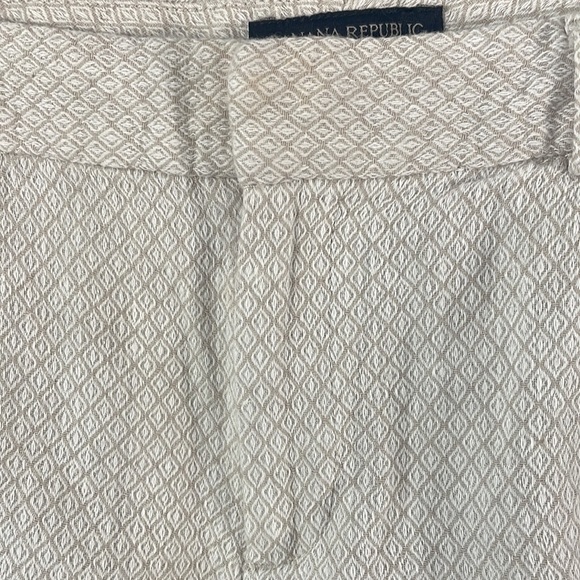 Banana Republic Khaki, Tan,  print shorts, size 4, Dress, casual shorts - Picture 2 of 7